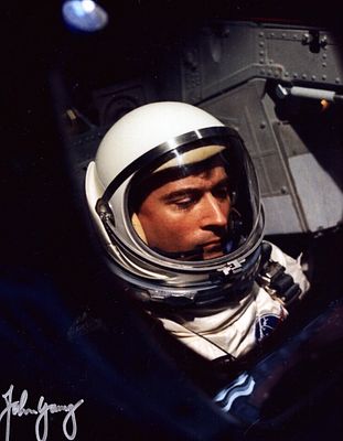 Gemini 3 Astronaut John Young signed 10x8 inch colour photo Prelaunch 1965.
