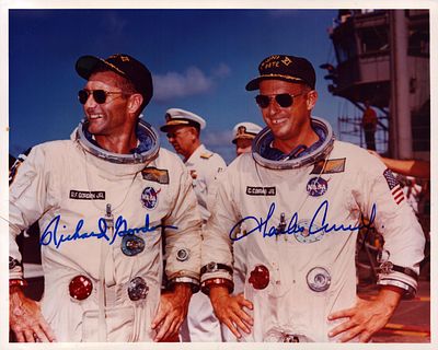 Gemini 11 Astronaut's Charles Conrad and Richard Gordon signed 10x8 inch colour photo of both 