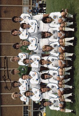 Autographed JOHN LUKIC 12 x 8 Photograph : Leeds United players including goalkeeper JOHN LUKIC 