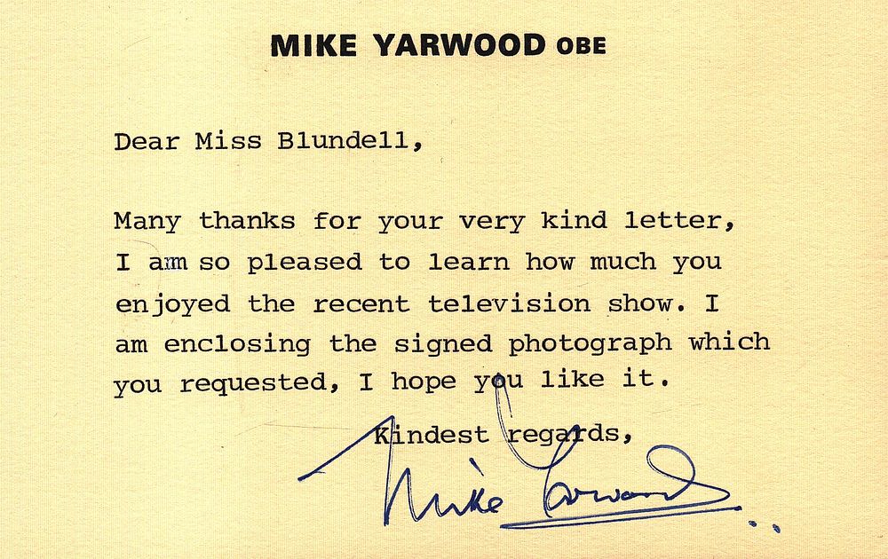 Lot 282: Mike Yarwood, OBE signed 5.5x3.5 inch Thank you...