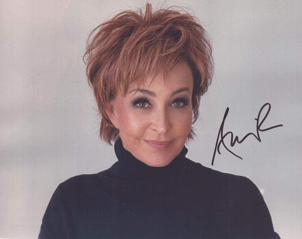 Lot 561: Annie Potts signed 10x8inch colour photo. Good condition...