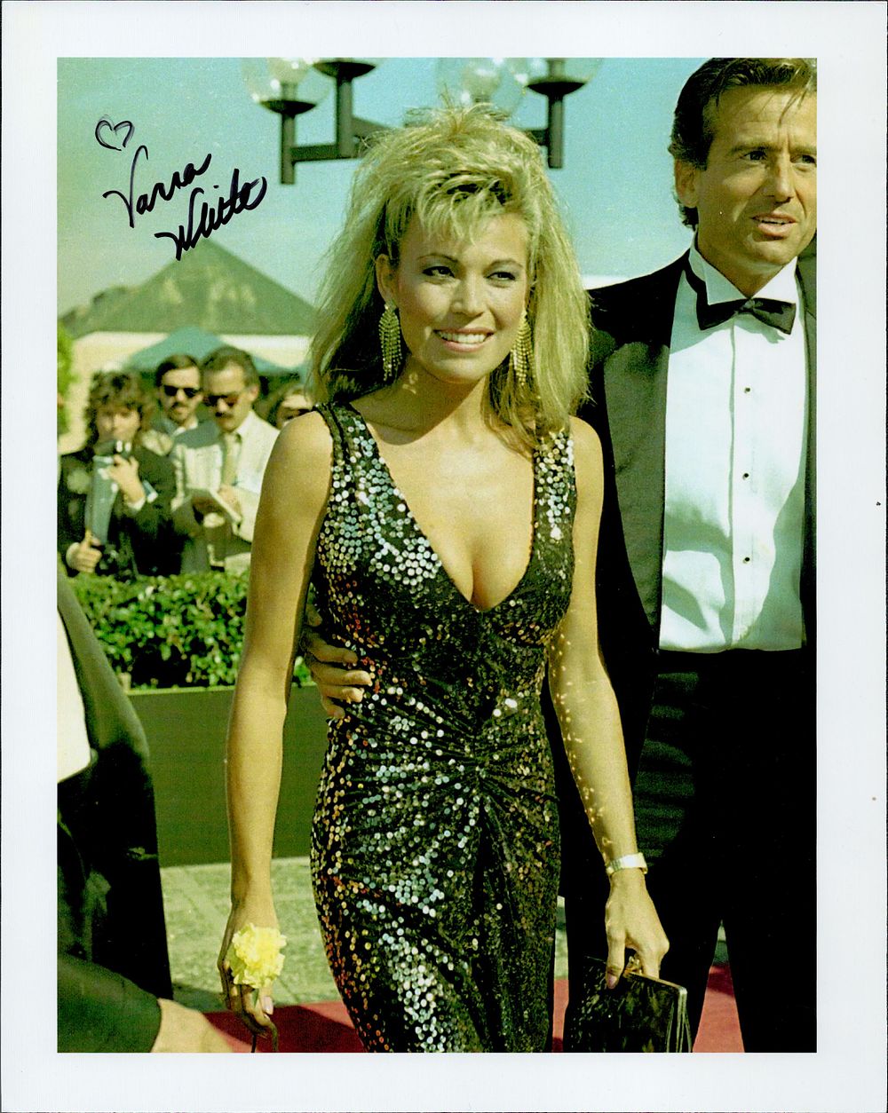 Lot 569: Vanna White signed 10x8inch colour photo.