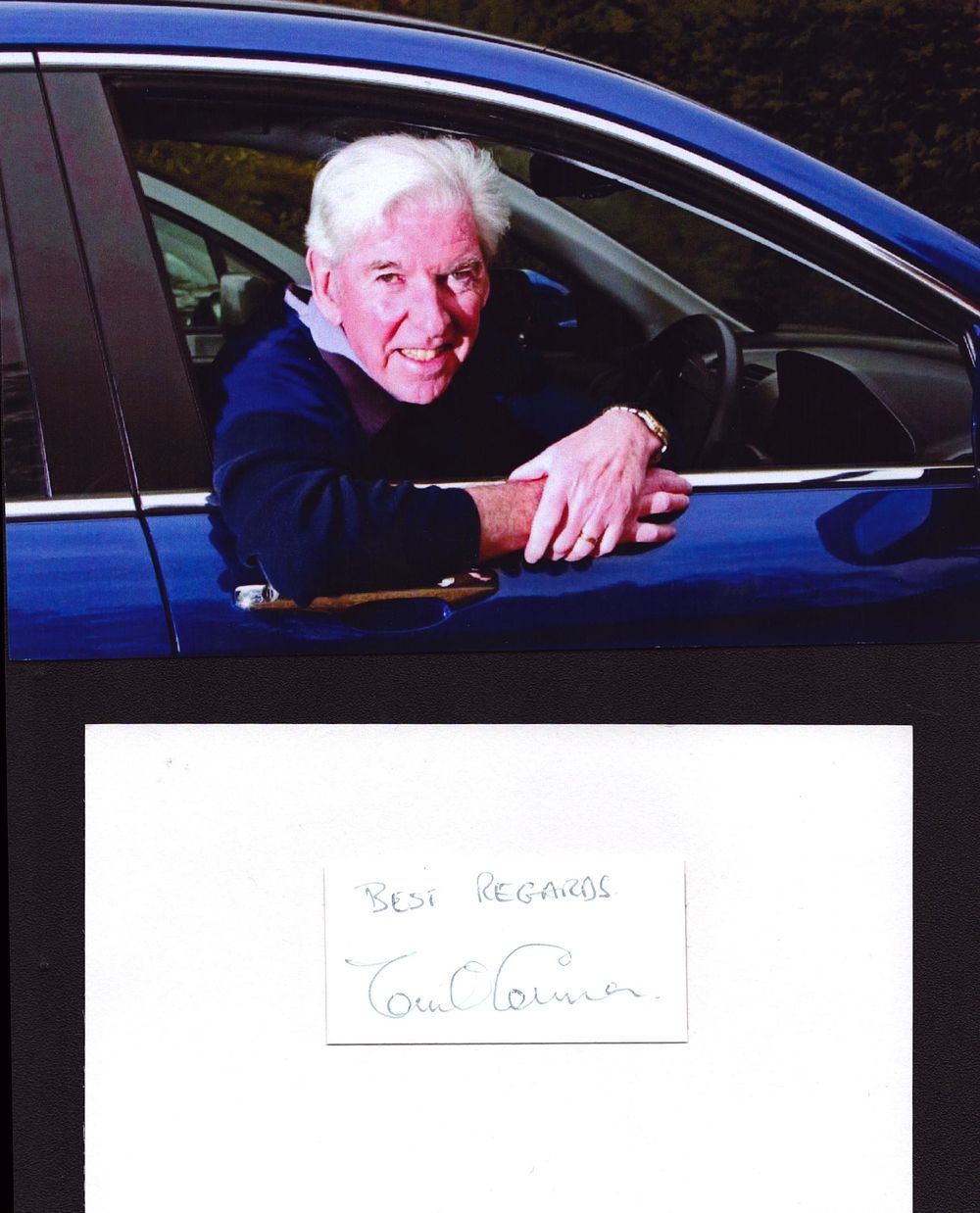 Lot 252: Tom O'Connor signature piece with accompanying 6x4 photo.