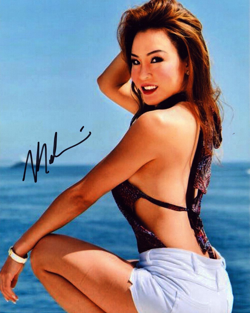 Lot 281: Maybellina signed 10x8 colour photo.