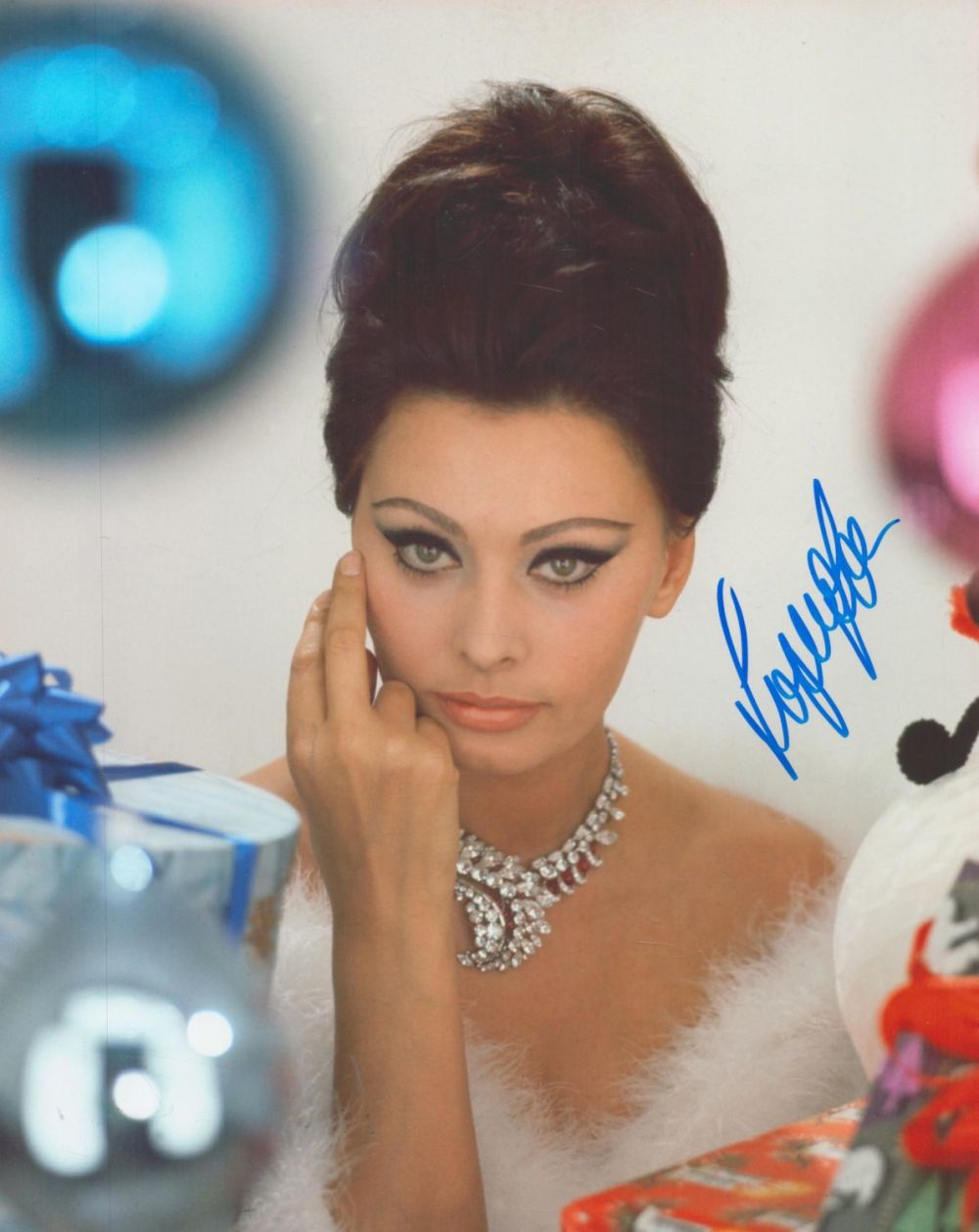 Lot 267: Sophia Loren signed 10x8 colour photo. Good condition....