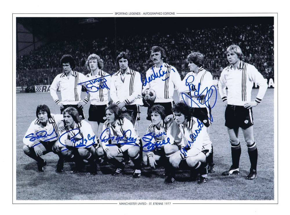Lot 322: Autographed Man United 16 X 12 Photo-Edition -...
