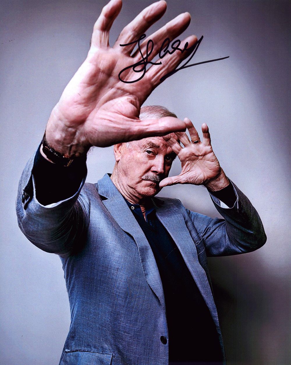 Lot 29: Martin Scorsese signed 10x8inch colour photo.