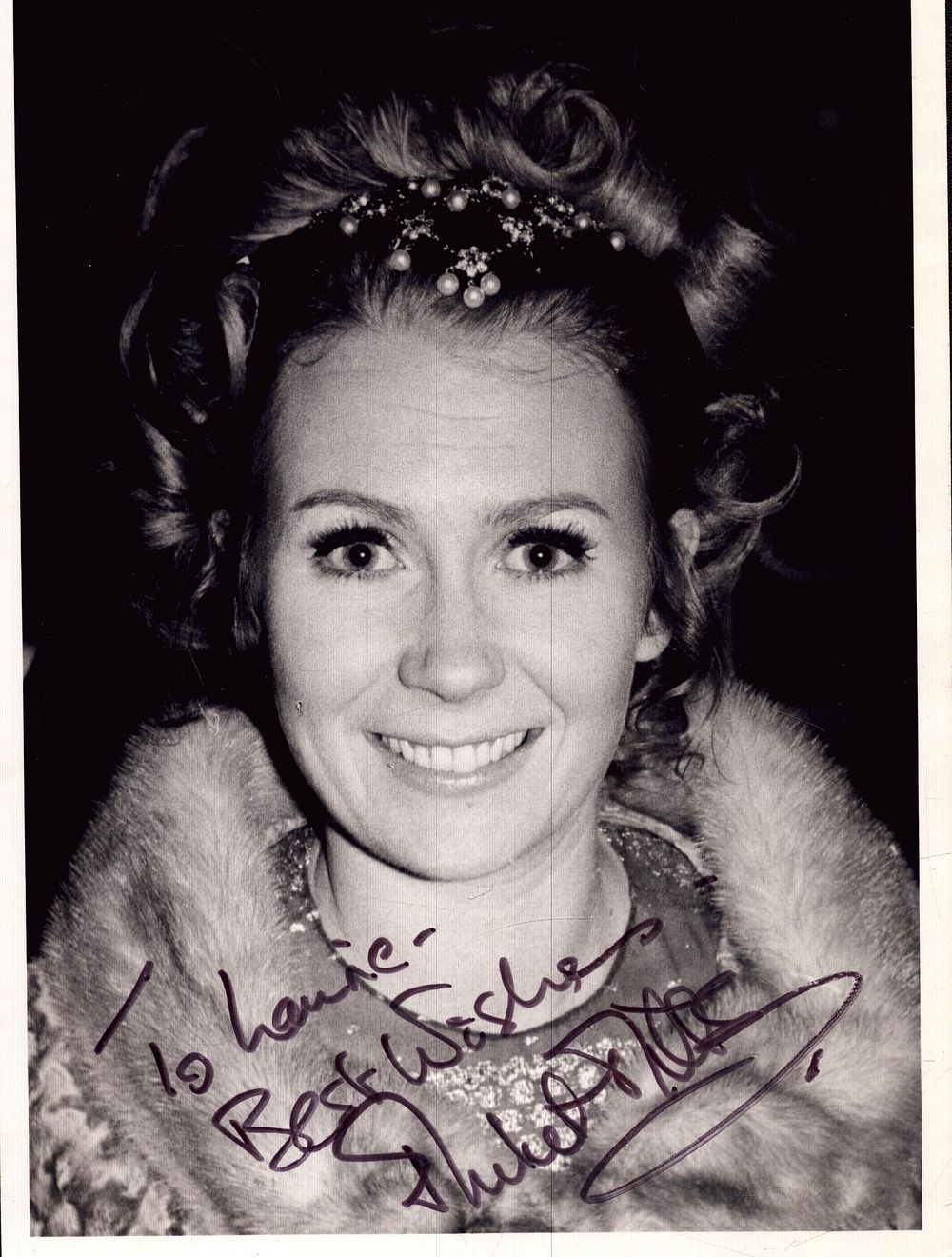 Lot 163: Juliet Mills signed black and white photo, 6x5...
