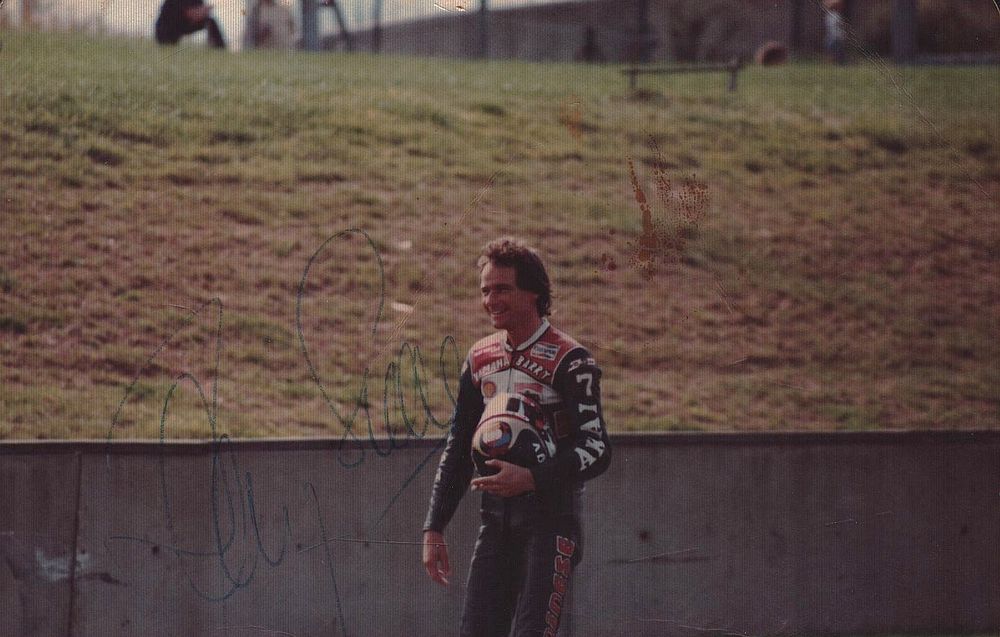 Lot 443: Barry Sheene signed 5x3.5 inch colour photo. Was...