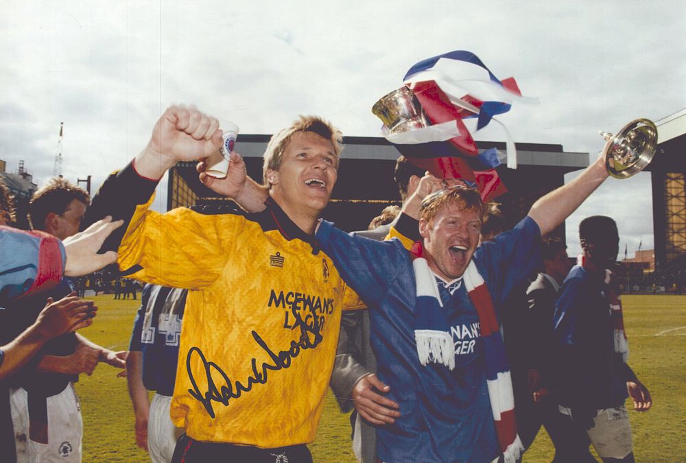 Lot 458: Chris Woods signed coloured photo, 12x8inch.