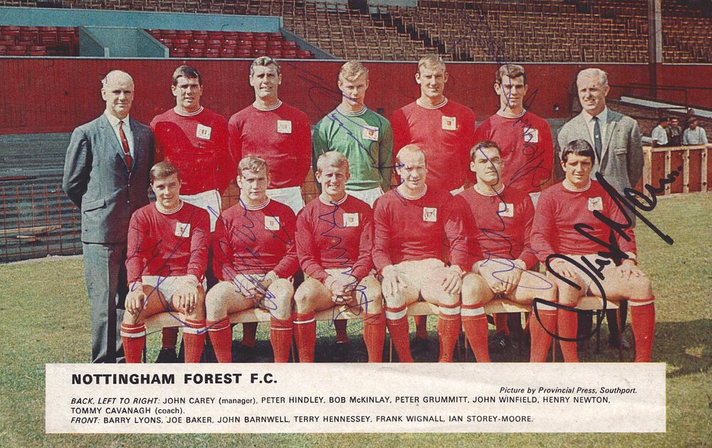 Lot 471: Nottingham Forest FC mulisigned Squad Magazine clipping, signed...
