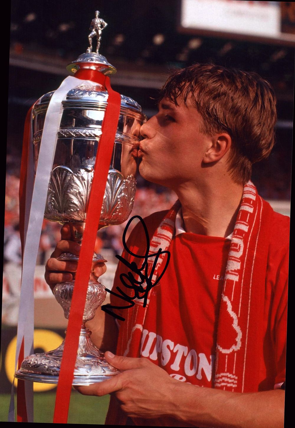 Lot 479: Nigel Jemson 10x8 Nottingham Forest 1990 cup final...