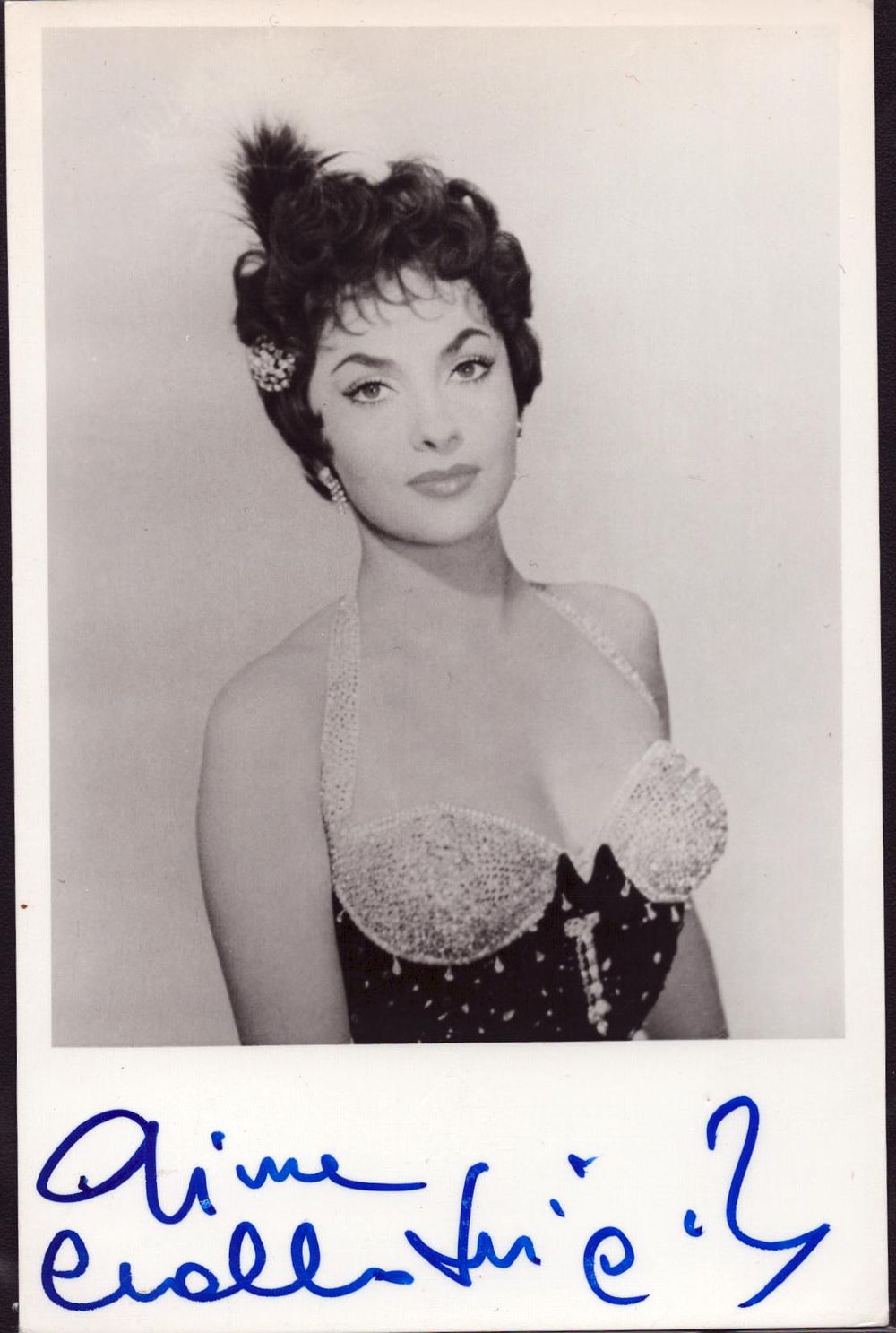 Lot 214: Gina Lollobrigida signed black and white photo 6x4...