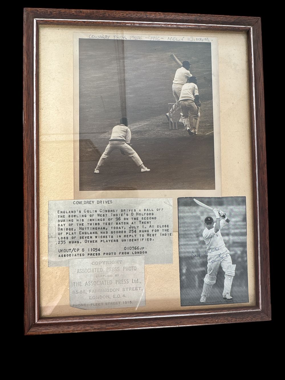 Lot 306: Colin Cowdrey signed vintage black and white press...