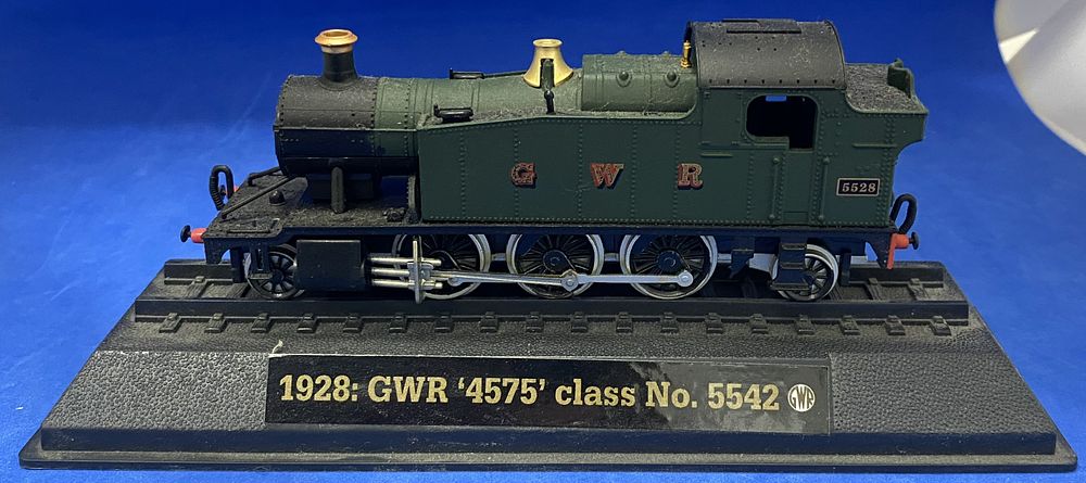 Lot 408: 1928: GWR '4575' class No. 5542, train model...