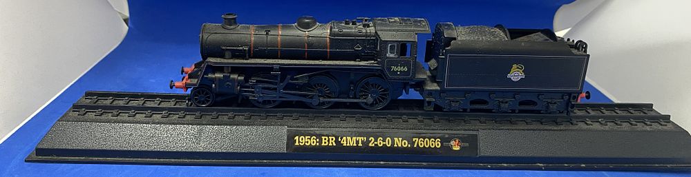 Lot 414: 1956: BR '4MT' 2-6-0 No. 76066, train model...