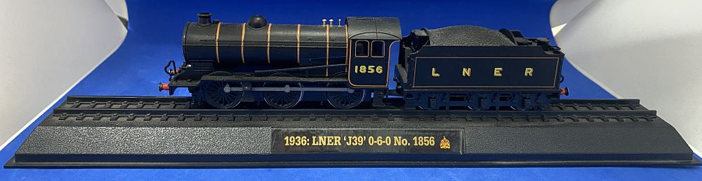 Lot 421: 1936: LNER 'J39' 0-6-0 No. 1856, train model...