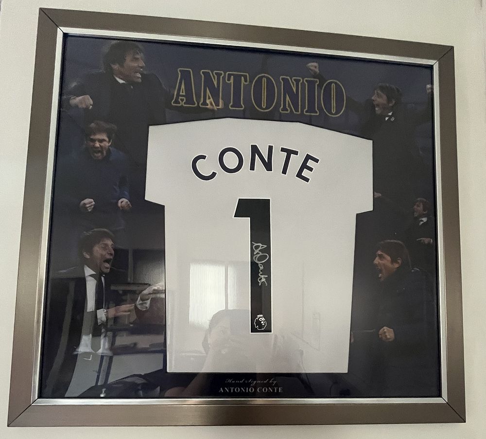 Lot 449: Antonio Conte Tottenham Hotspur shirt, possible replica Number...