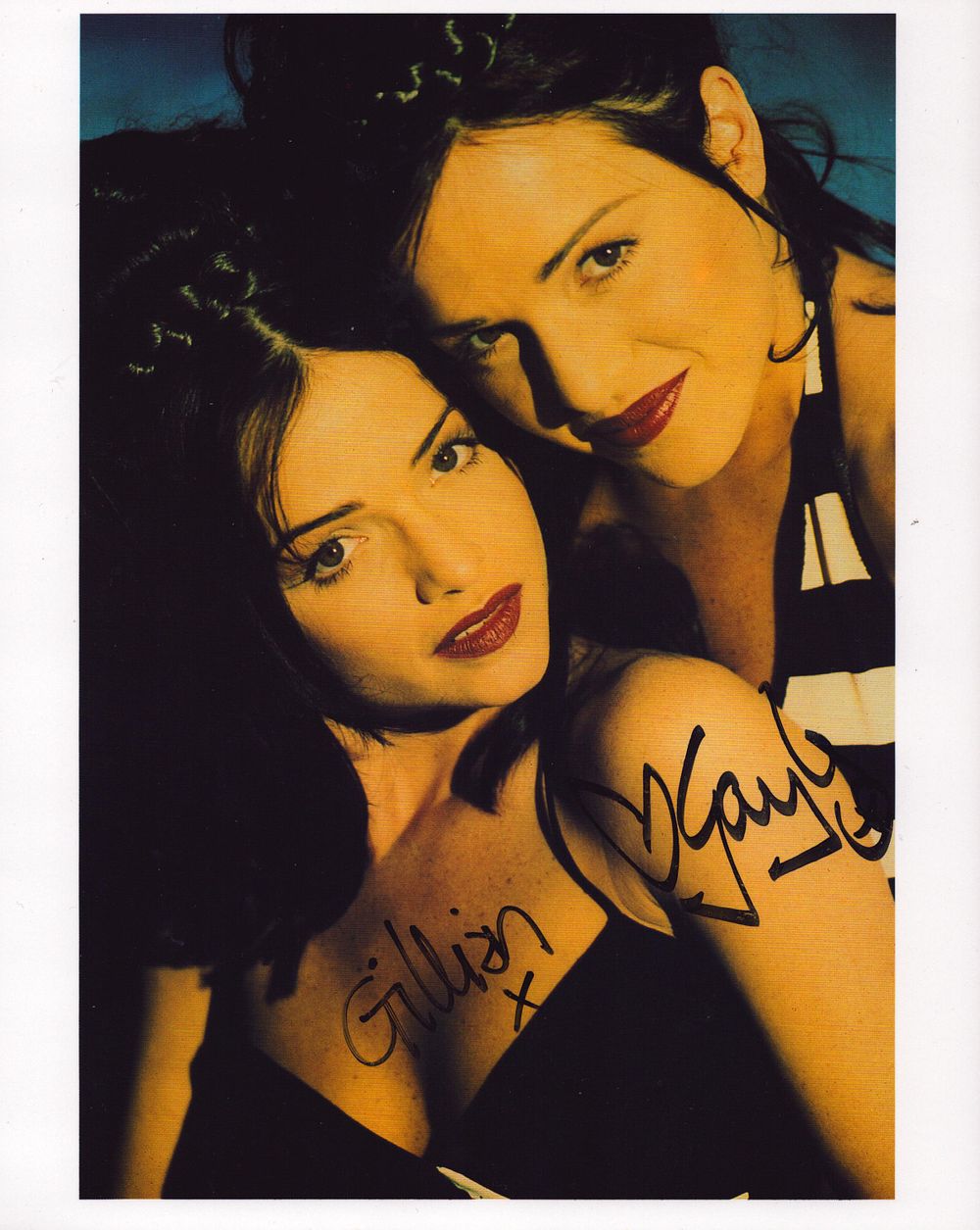 Lot 521: Gayle and Gillian Blakeney signed 10x8inch colour photo.