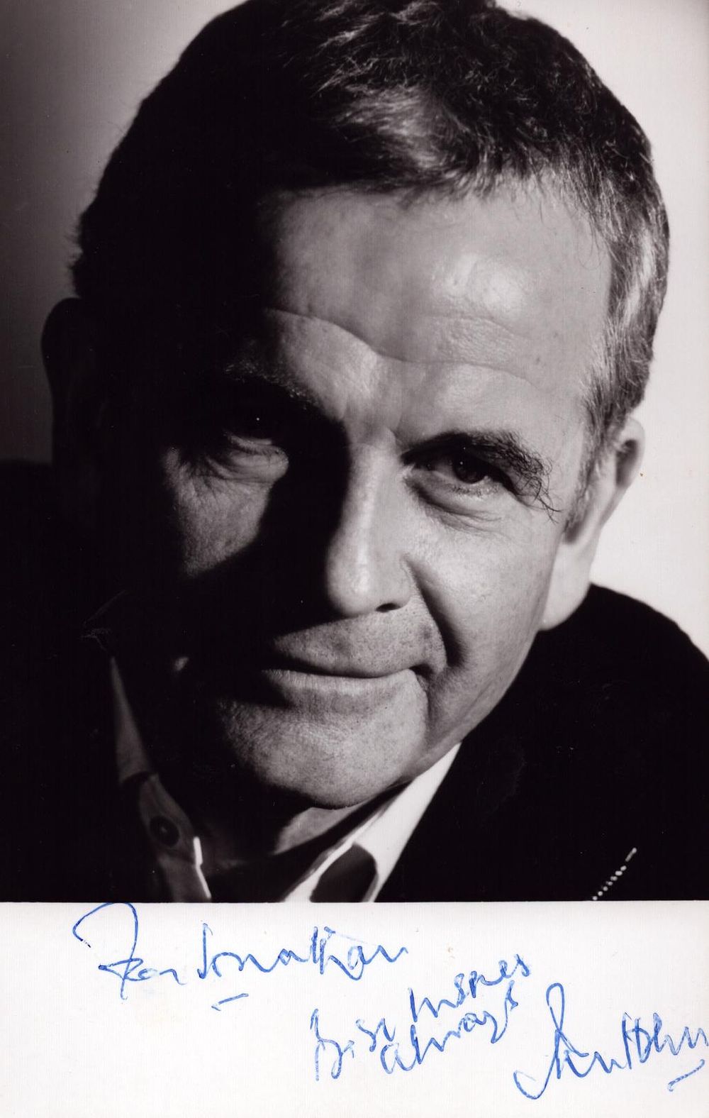 Lot 570: Ian Holm signed 6x4inch black and white photo.