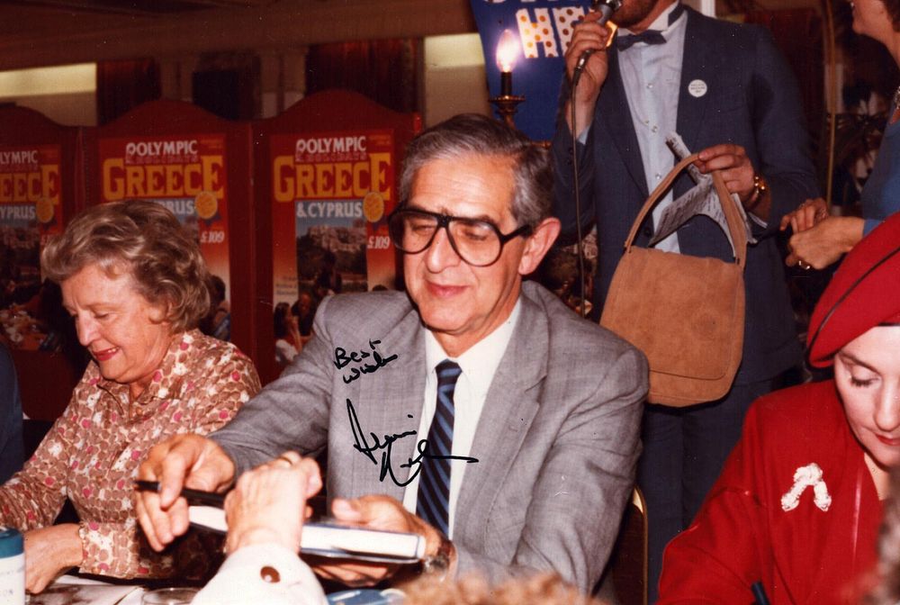 Lot 577: Denis Norden signed 6x4inch colour photo.
