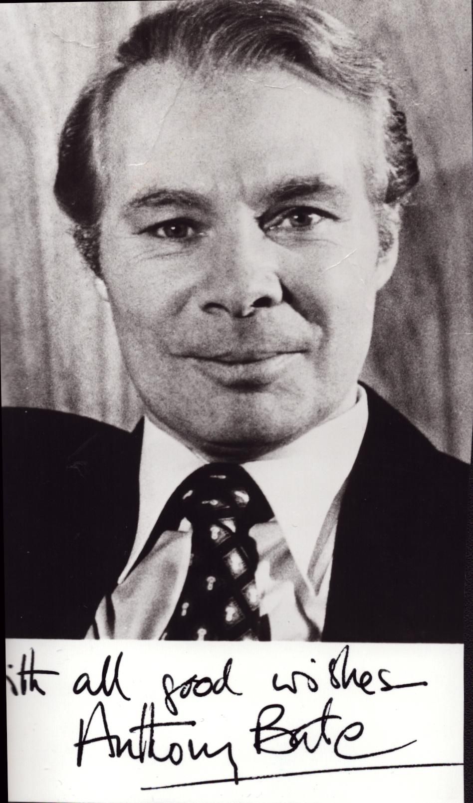 Lot 578: Anthony Bate signed 6x4inch black and white photo.