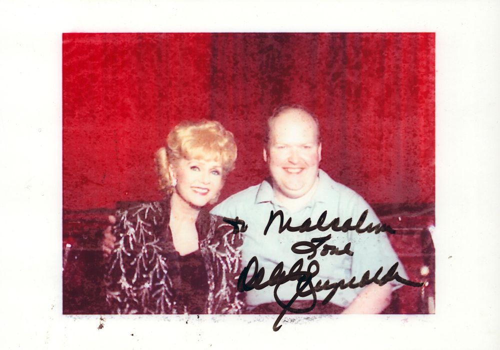 Lot 594: Debbie Reynolds signed 8x6inch colour photo. Dedicated.