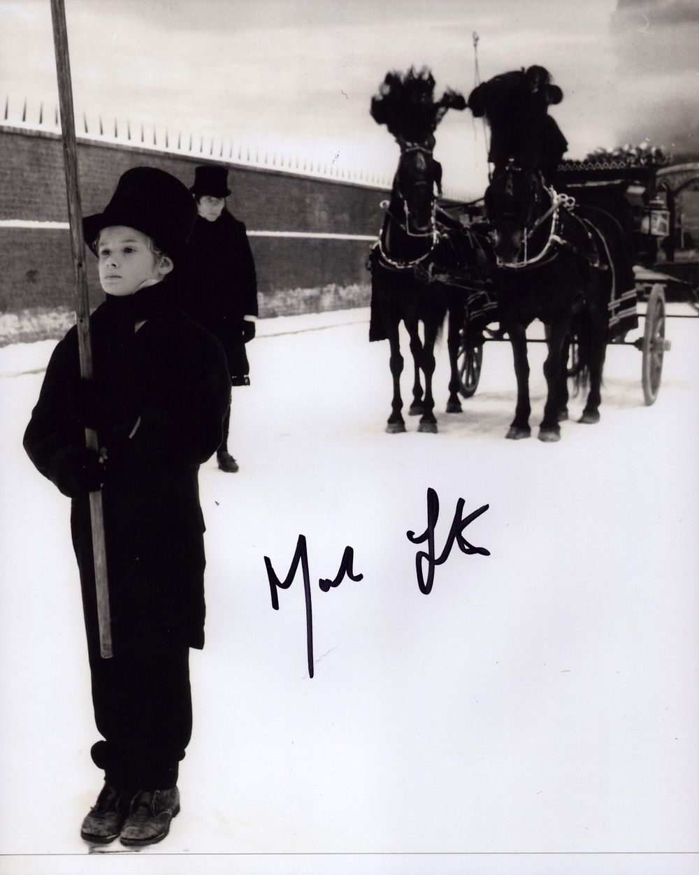Lot 270: Oliver! musical movie opening scene 8x10 photo signed...
