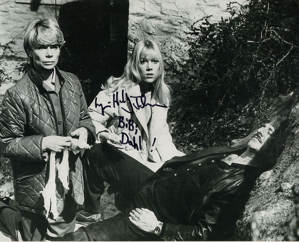 Lot 517: 007 James Bond movie For Your Eyes-Only B&W...
