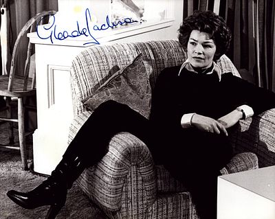 Glenda Jackson signed 10x8inch black and white photo.