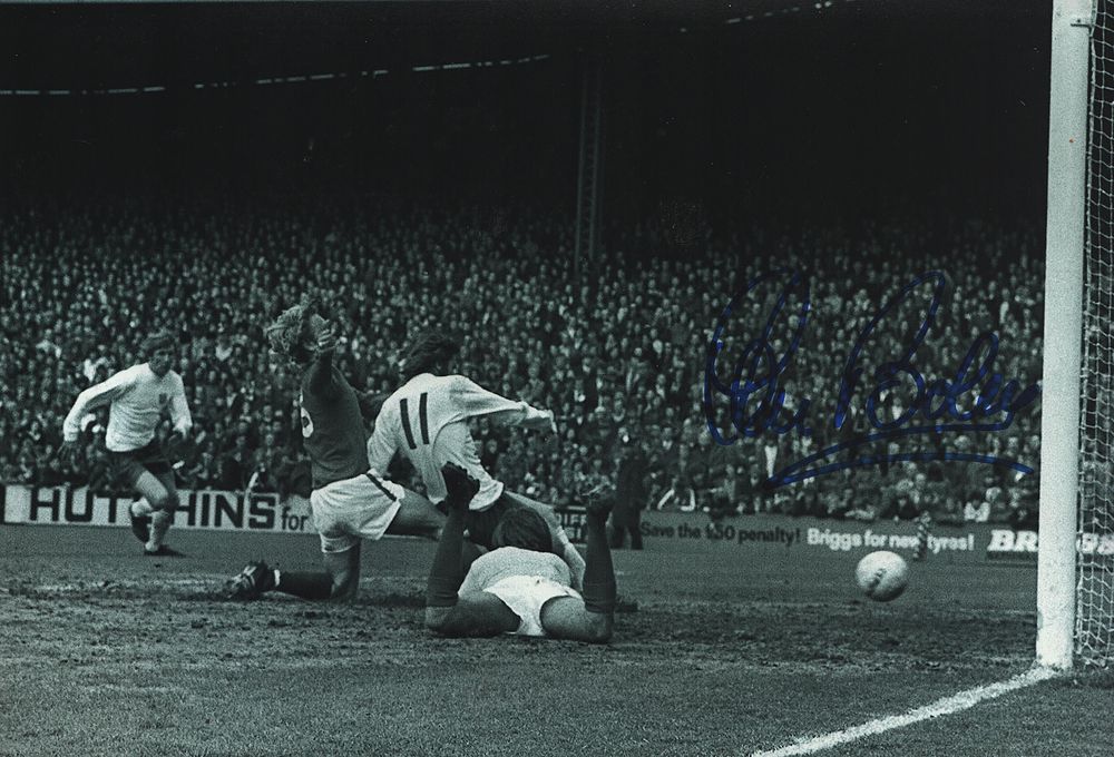 Lot 203: Autographed STAN BOWLES 12 x 8 Photograph: STAN...