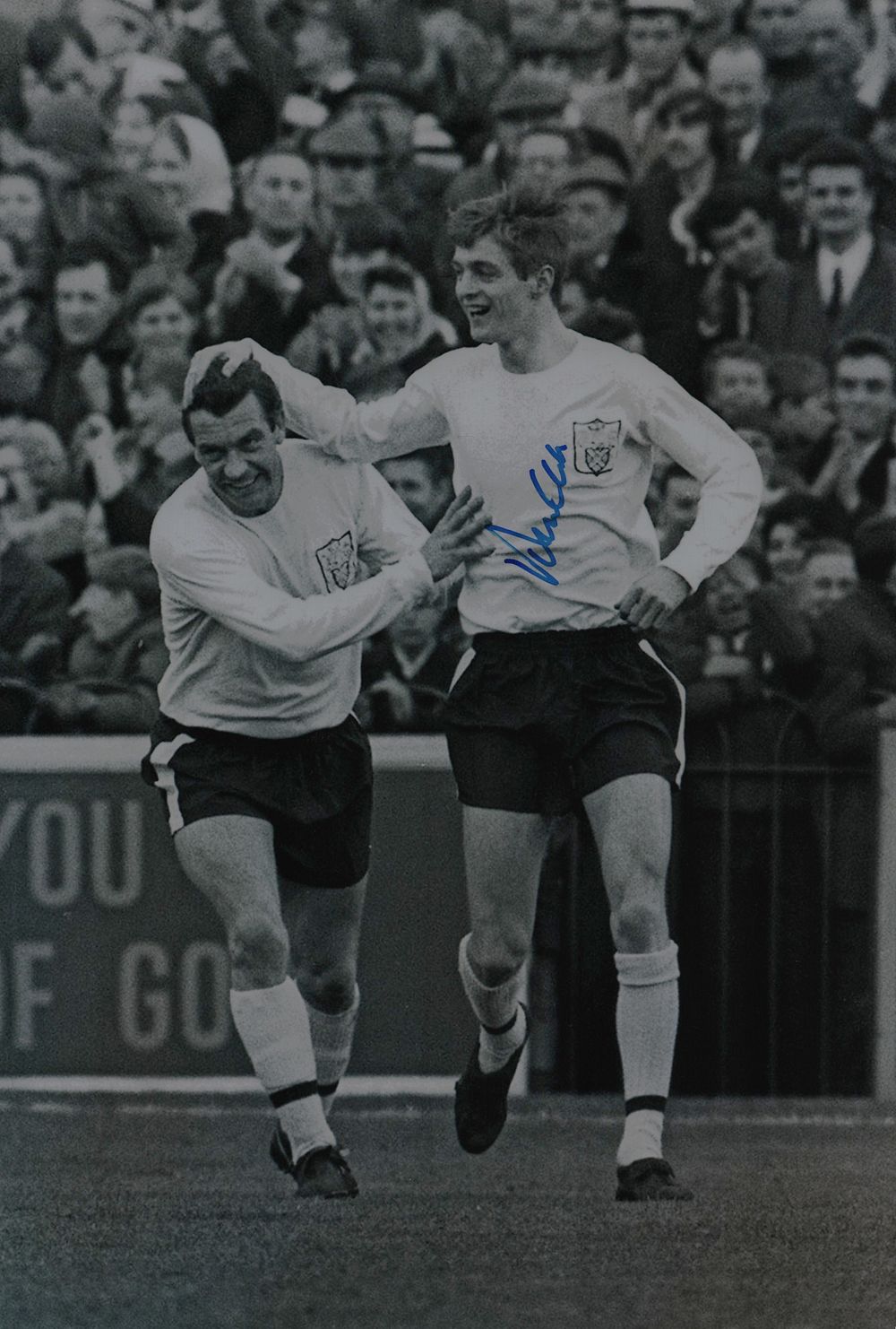 Lot 227: Autographed ALLAN CLARKE 12 x 8 Photograph: Fulham...