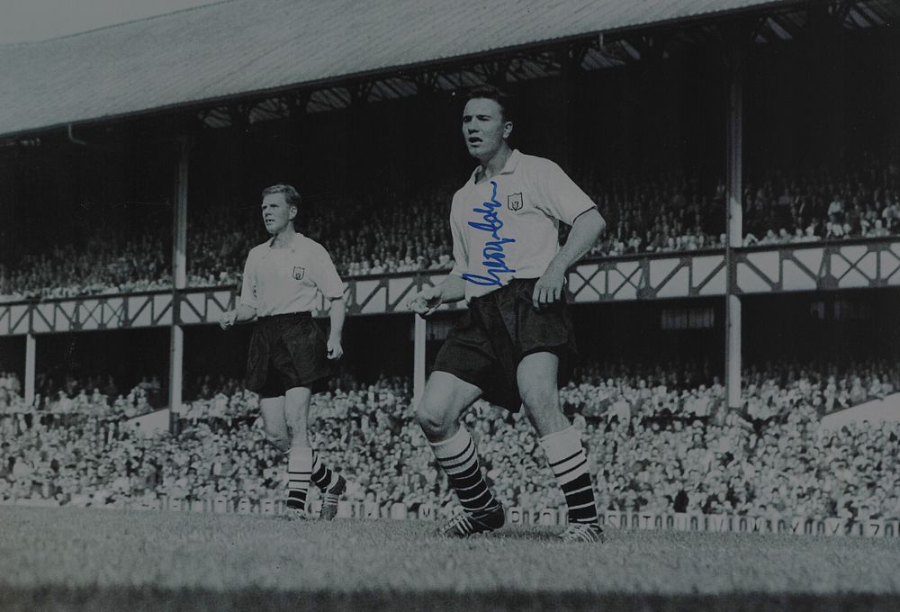 Lot 228: Autographed GEORGE COHEN 12 x 8 Photograph: B/W,...