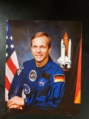 Astronaut Hans Schlegel signed 7x5inch NASA colour photo. Hans Wilhelm Schlegel (&Uuml;berlingen, 3 