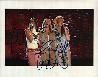 Atomic Kitten multi signed 10xinch colour photo signatures include Natasha Hamilton, Jenny 