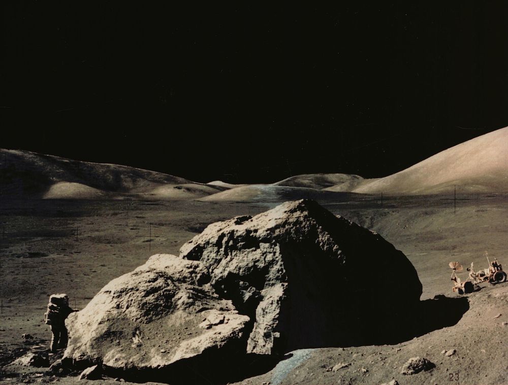 Lot 182: Space Apollo 17 Split Rock on the Moon...