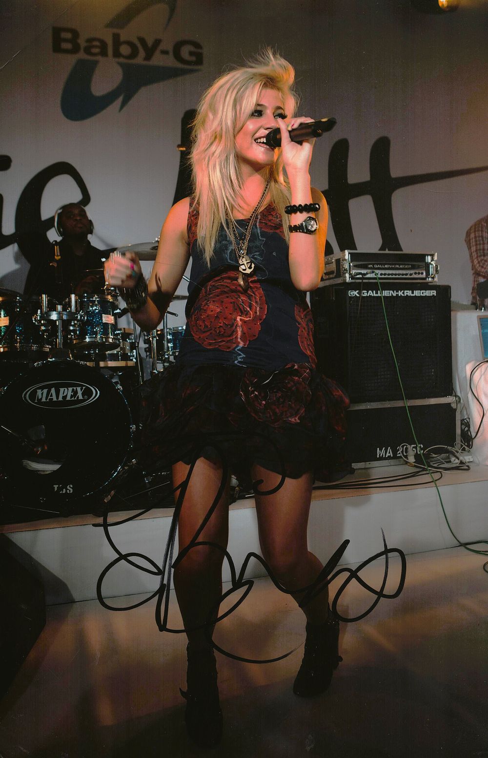 Lot 200: Pixie Lott signed 12x8inch colour photo.