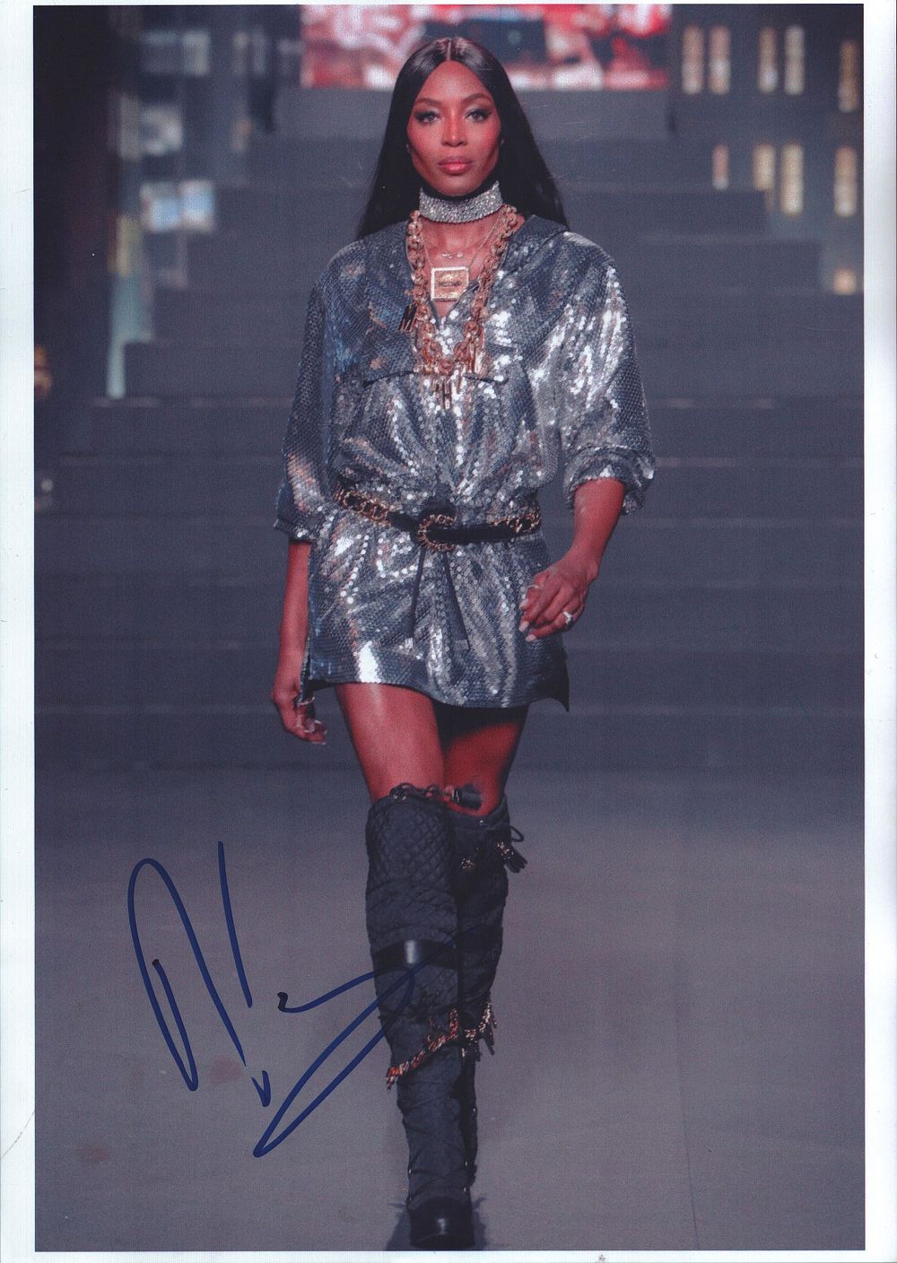 Lot 351: Naomi Campbell signed 12x8inch colour photo.