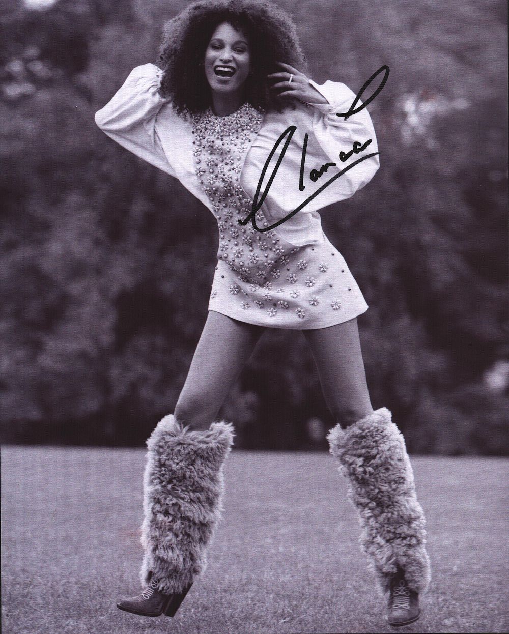 Lot 352: Elarica Johnson signed 10x8inch colour photo.
