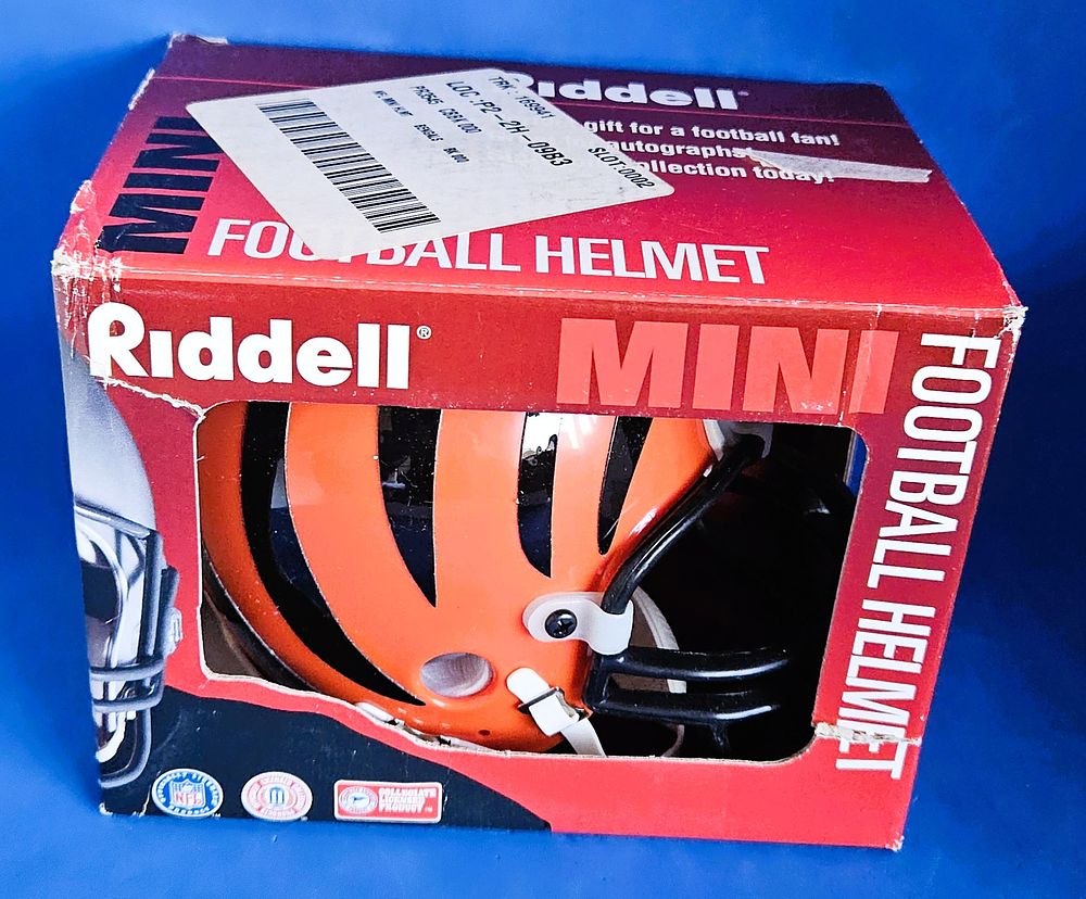 Lot 457: Riddell American football vintage NFL miniature Helmet Replica...
