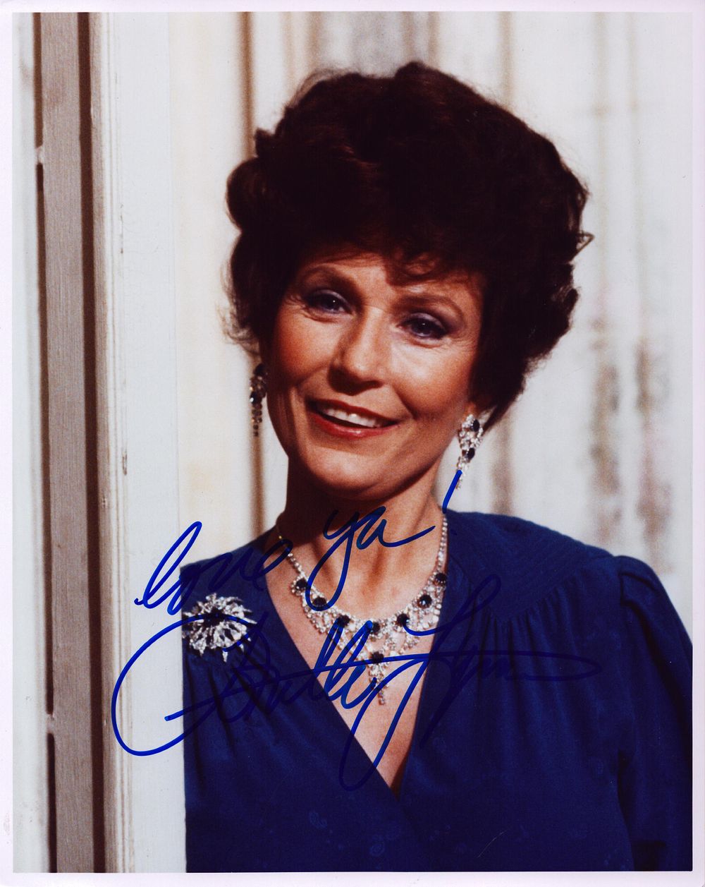 Lot 546: Loreta Lyn signed 10x8 inch colour photo.
