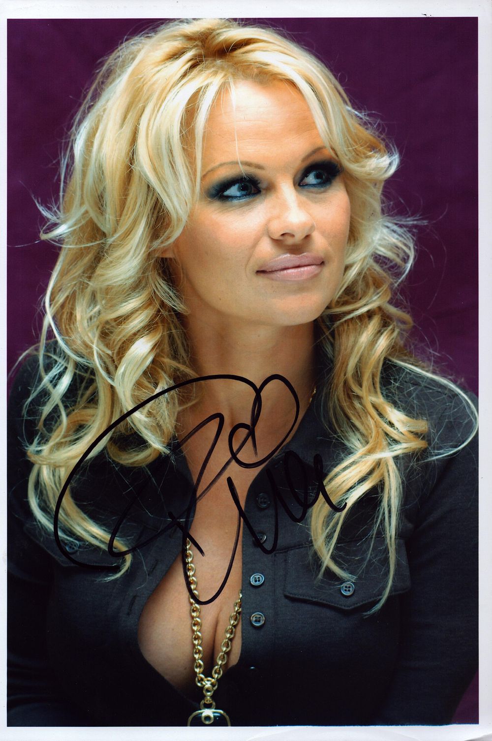 Lot 552: Pamela Anderson signed 12x8 inch colour photo.