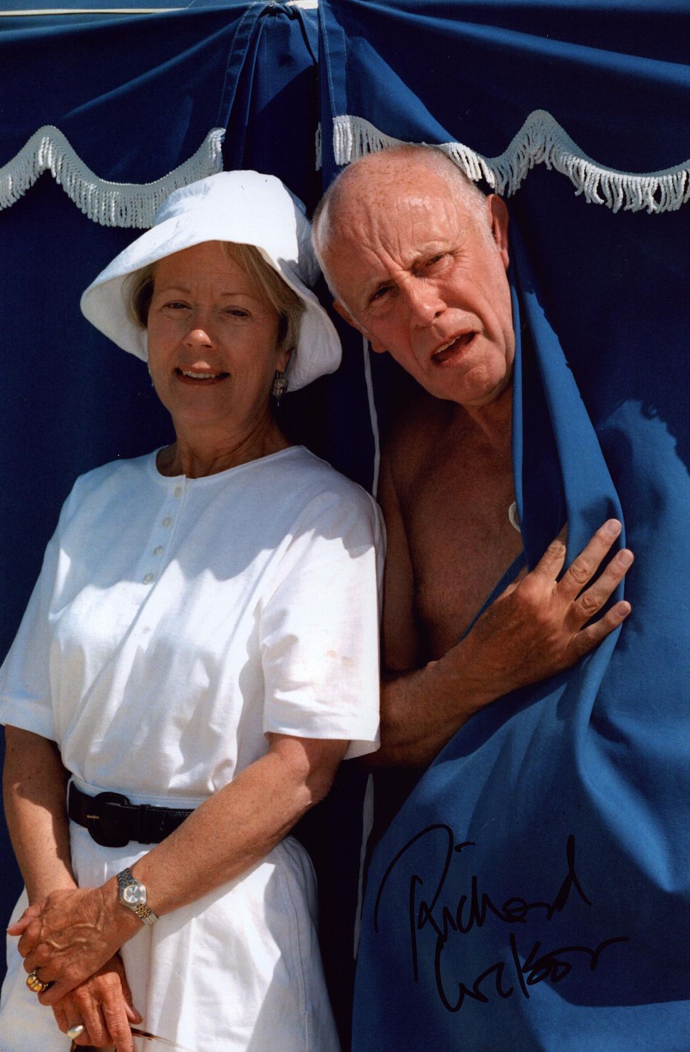 Lot 554: Richard Wilson signed 12x8 inch colour photo.