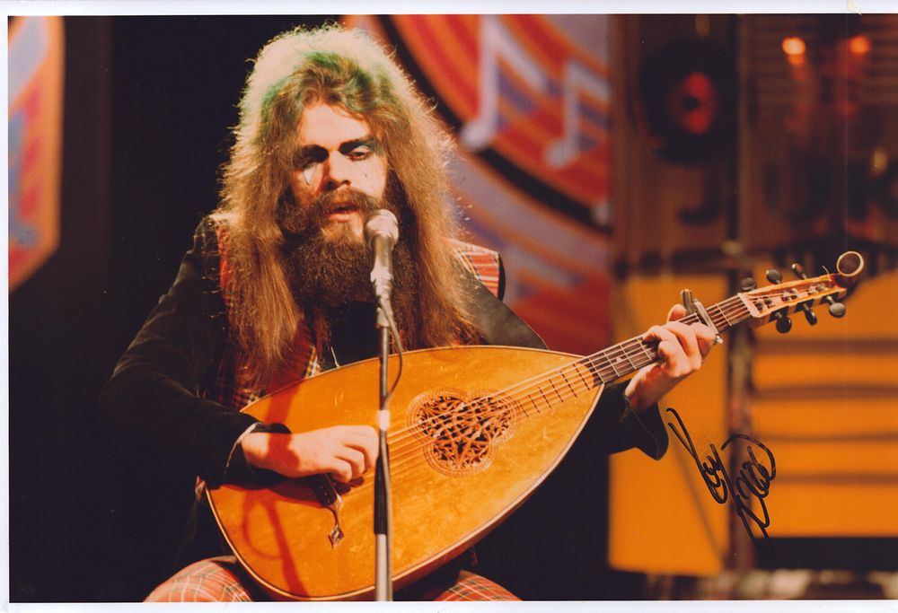 Lot 558: Roy Wood The Wizard signed 12x8 inch colour...