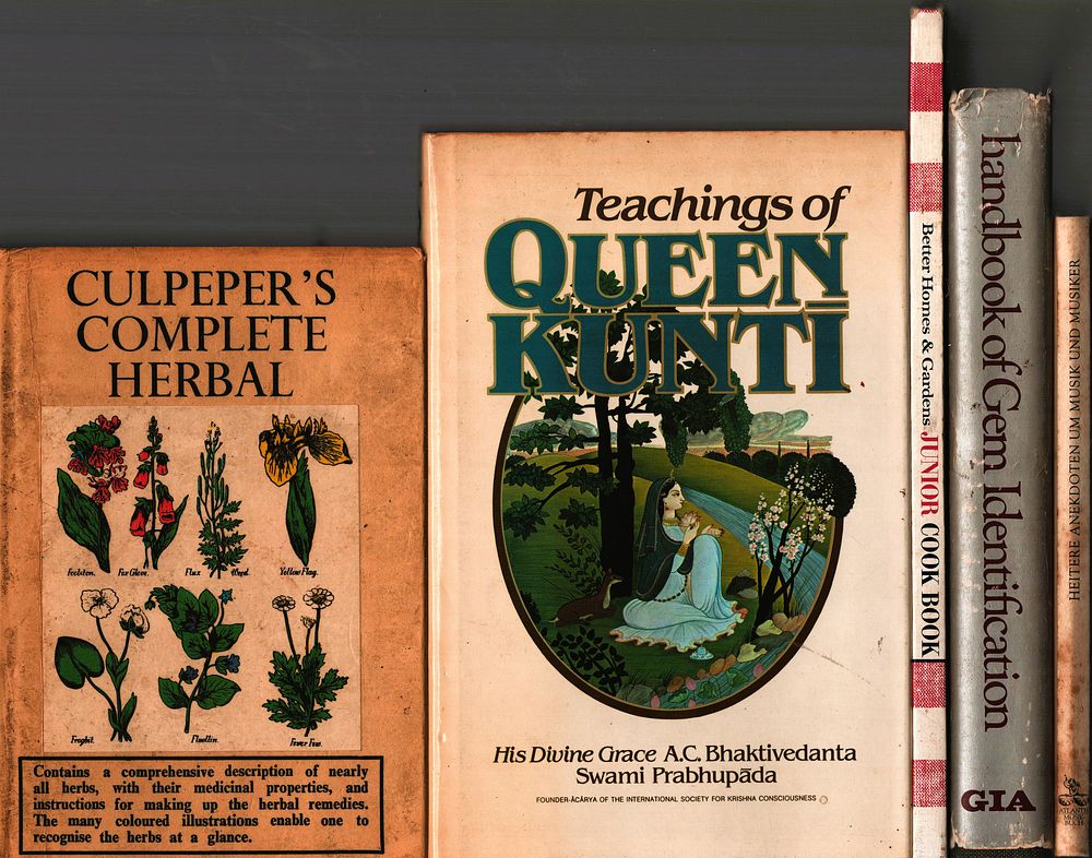 Lot 476: Hardback Books Collection 5. Teachings of Queen Kunti...