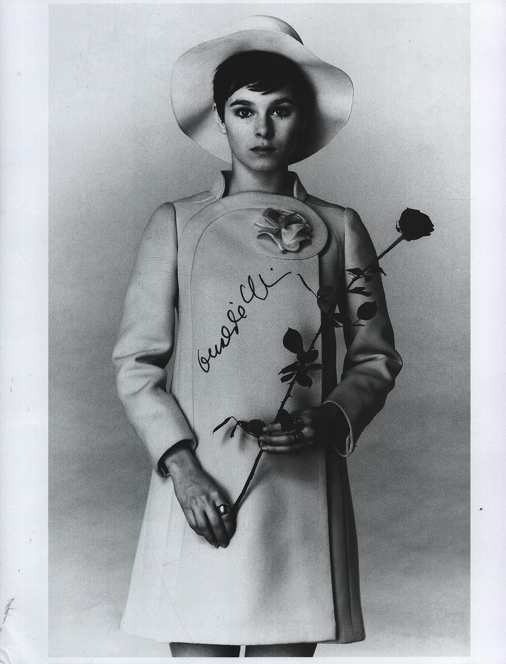 Lot 216: Geraldine Chaplin signed 10x8 inch black & white...