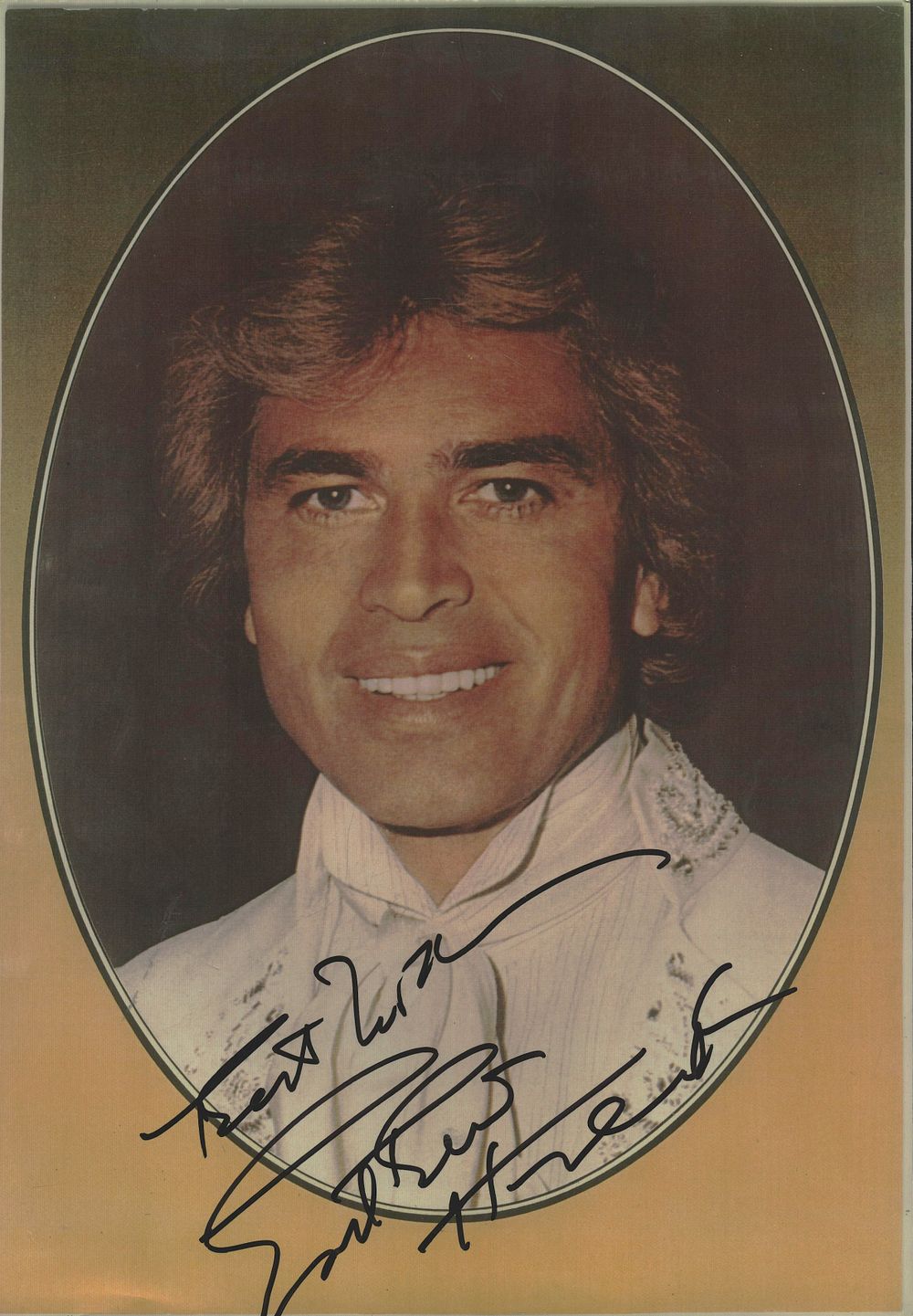 Lot 382: Englebert Humperdinck signed 12x8inch colour photo.
