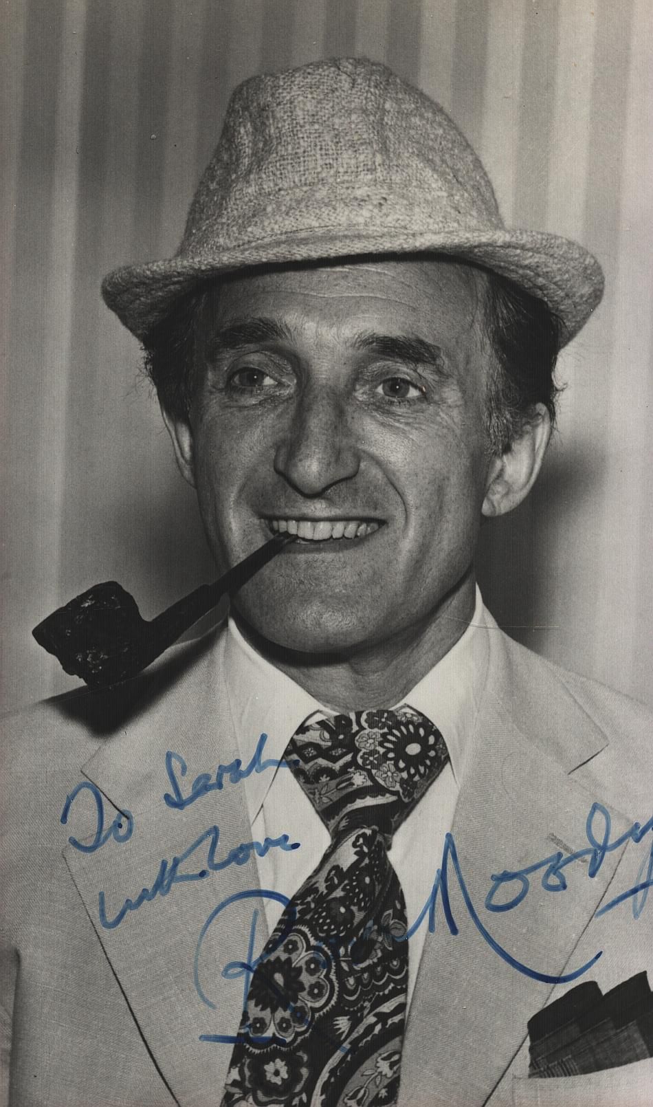 Lot 403: Ron Moody signed 6x4inch black and white photo....