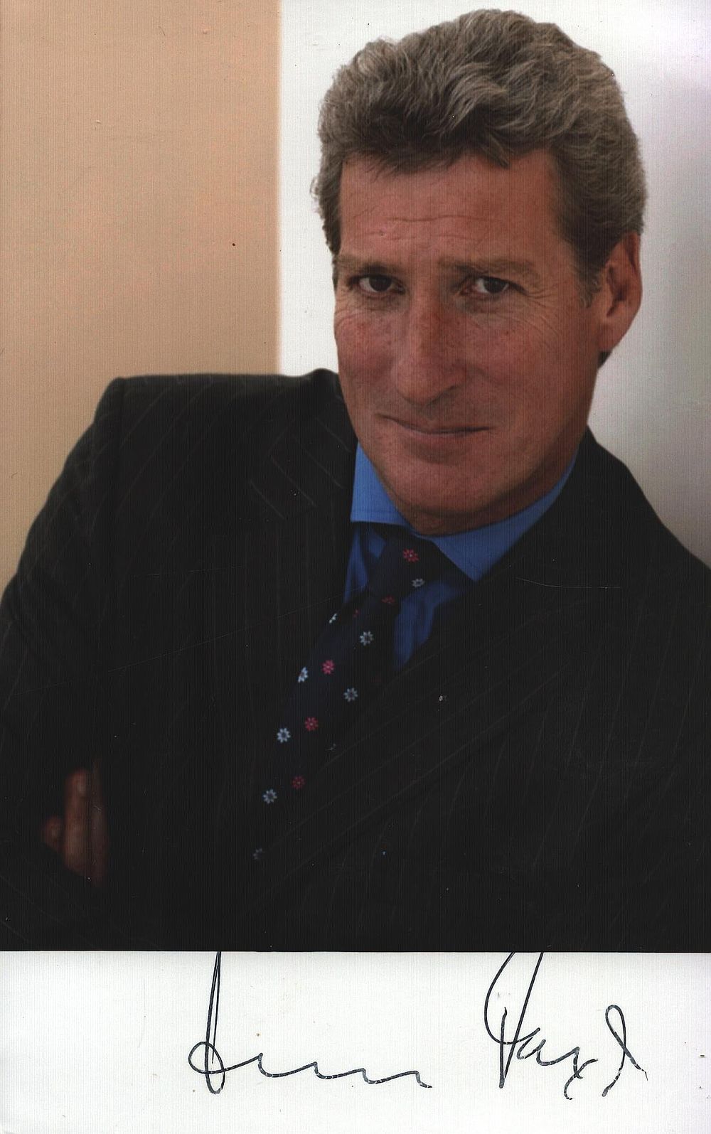 Lot 411: Jeremy Paxman signed 6x4inch colour photo.