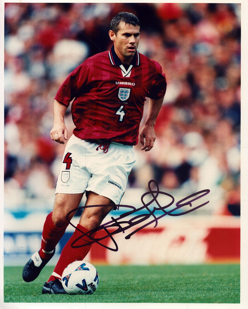 Lot 153: Robert Lee signed 10x8inch colour photo pictured playing...